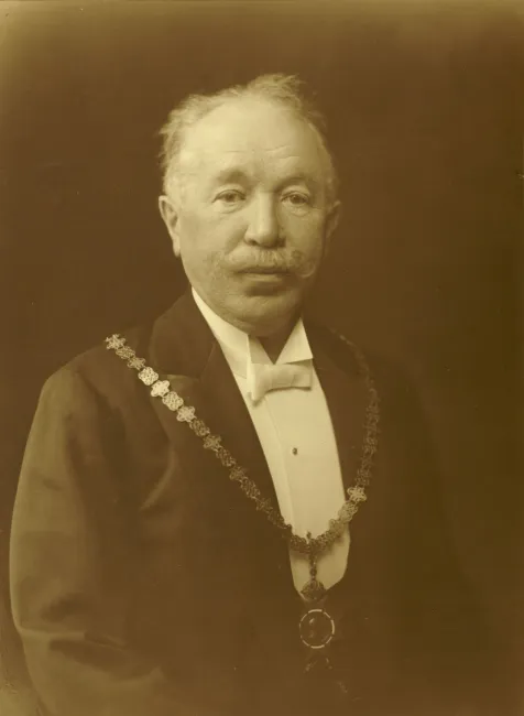Adolf Menzel (1857–1938) als Rektor