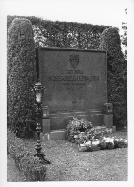 Grabstein von Maximilian Freiherr von Hussarek-Heinlein (1865–1935)