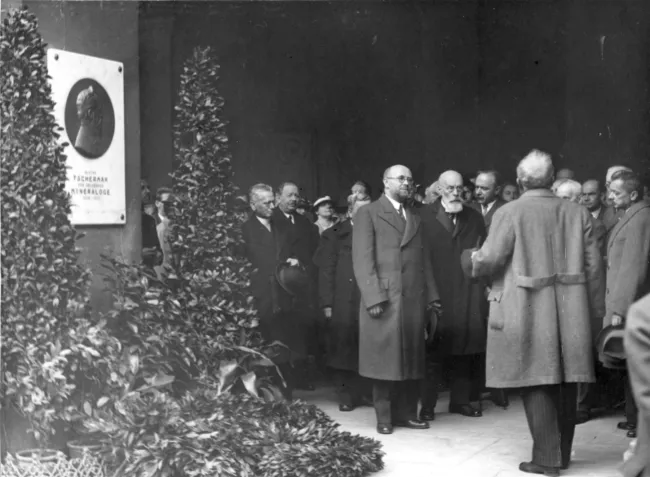 Enthüllung der Gedenktafel für Gustav Tschermak-Seysenegg im Arkadenhof der Universität Wien