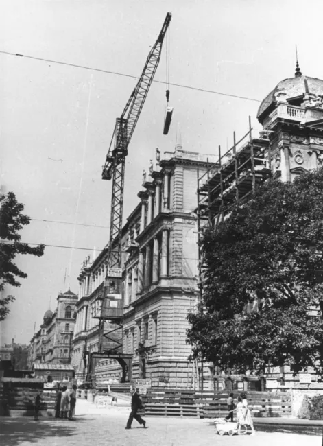 Wiederaufbau des Juristentraktes des Hauptgebäudes nach dem Zweiten Weltkrieg, ca. 1946–1951