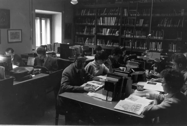 Studierende im Lesezimmer des kunsthistorischen Instituts