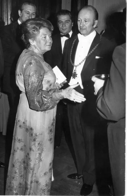 Bundesminister für Wissenschaft und Forschung Dr. Hertha Firnberg am Universitätsball 1974 bzw. 1975