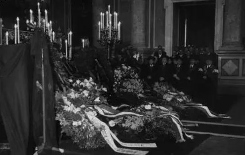 Trauerfeier für den im Amt verstorbenen Rektor Wilhelm Czermak: Aufbahrung im großen Festsaal