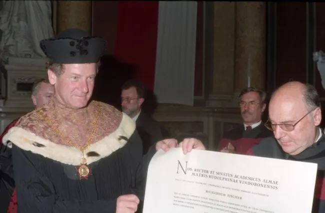Richard Fischer bei der Verleihung der Ehrenbürgerschaft der Universität Wien durch Rektor Alfred Ebenbauer