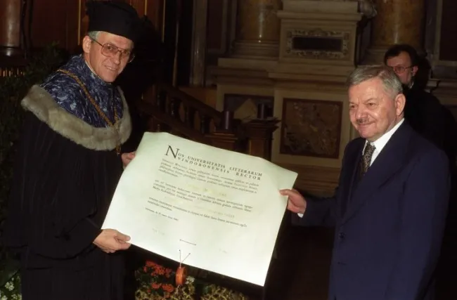 Abraham Malamat bei der Verleihung des Ehrendoktorats durch Dekan Franz Römer