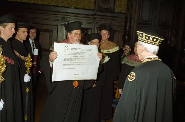 Spyros Troianos bei der Verleihung des Ehrendoktorats durch Dekan Peter E. Pieler