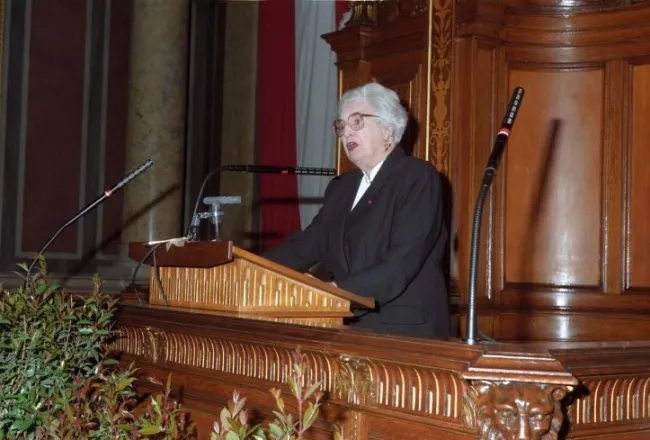 Gerda Lerner bei der Verleihung des Ehrendoktorats der Universität Wien