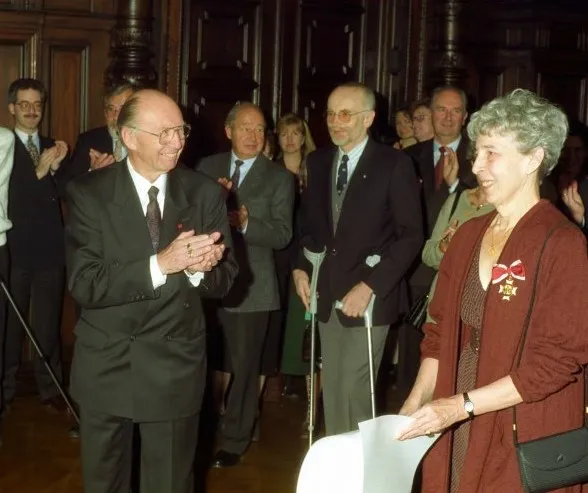 Gertrude Jackson bei der Verleihung des Ehrenzeichens der Universität Wien