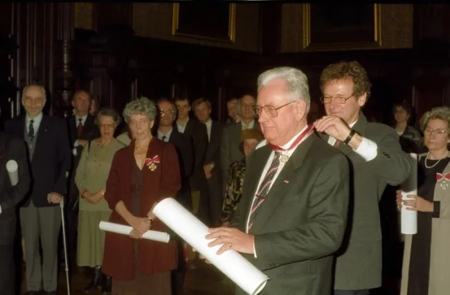 Josef Löschl bei der Verleihung des Ehrenzeichens der Universität Wien