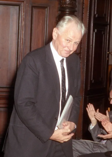 Georg Sauer bei der Überreichung der Festschrift zu seinem 65. Geburtstag