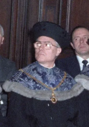 Dekan Oberhammer bei der Ernennung von Peter Henn zum Ehrenbürger der Universität Wien