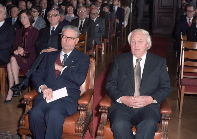 Anton Porhansl und Hans Heinrich Schneider bei der Verleihung der Ehrenbürgerschaft der Universität Wien