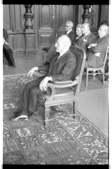 Alfred Toepfer (1894–1993), Unternehmer, bei der Verleihung der Ehrensenatorwürde, 1974
