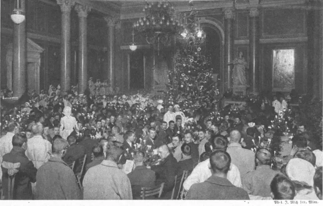 Weihnachtsfeier des Verwundetenspitals im Großen Festsaal der Universität Wien 1914