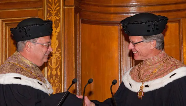 Inauguration des Rektors Heinz Engl: Der neue Rektor Heinz Engl (mit Rektorskette) und der scheidende Rektor Georg Winckler…