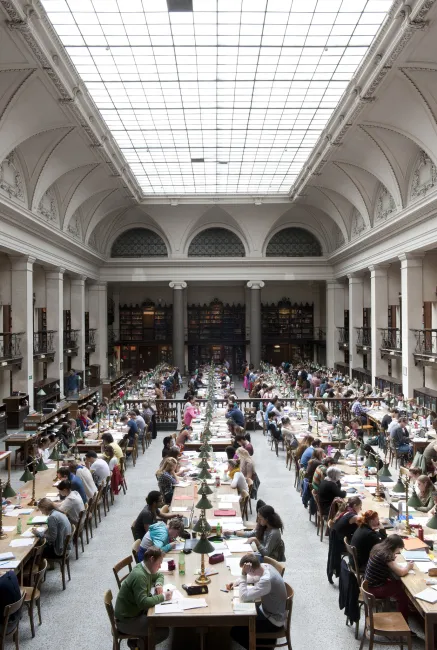 Großer Lesesaal in der Universitätsbibliothek Wien, 2013