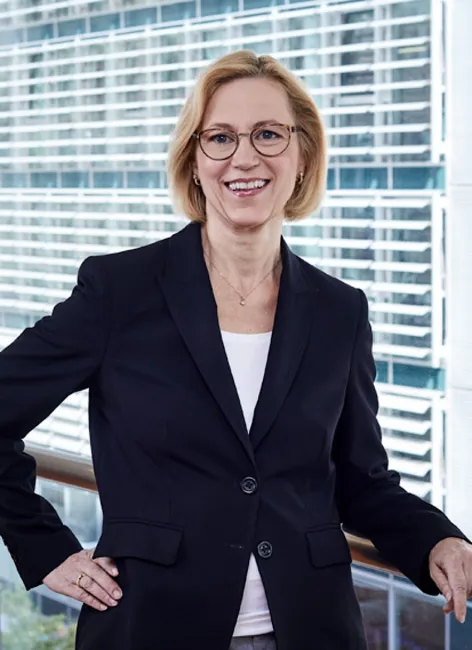 Bettina Perthold, Staats- und Verwaltungsrecht