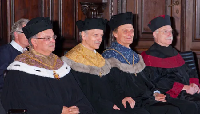 Rektor Heinz W. Engl, Dekan Martin Jäggle, Dekan Harald Rindler und Ehrensenator Ekkehard Weber bei der Dankesrede des neuen…