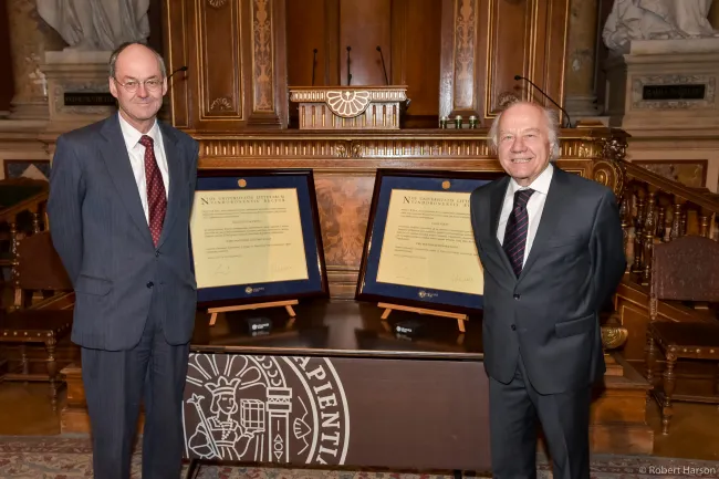 Wolfgang Ernst und Lajos Vékás bei der Verleihung des Ehrendoktorats der Universität Wien
