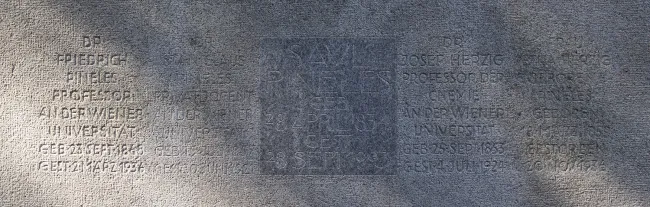 Grabstein Pineles-Herzig am Wiener Zentralfriedhof (Detailansicht)