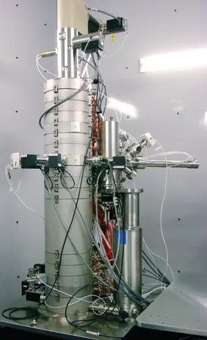 Elektronenmikroskop an der Arbeitsgruppe Physik Nanostrukturierter Materialien der Fakultät für Physik, Universität Wien (Pr…