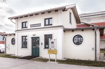 Das Museum Marienthal in Gramatneusiedl dokumentiert die Entstehung der Studie von Jahoda und Lazarsfeld.