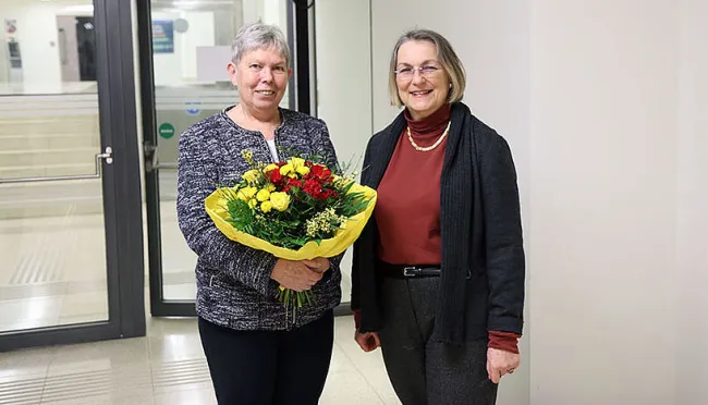 Ingrid Prunner mit Vizerektorin Regina Hitzenberger anlässlich des Gesundheitstages an der Universität Wien