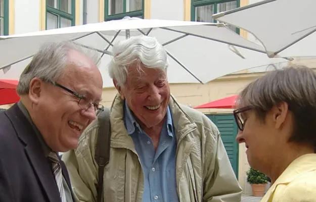 Wilhelm Grimburg (1923–2017) mit Winfried R. Garscha und Brigitte Bailer