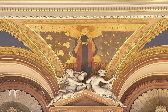 Zwickelbild „Religionsgeschichte“, Detailansicht des Deckengemäldes im großen Festsaal im Hauptgebäude der Universität Wien