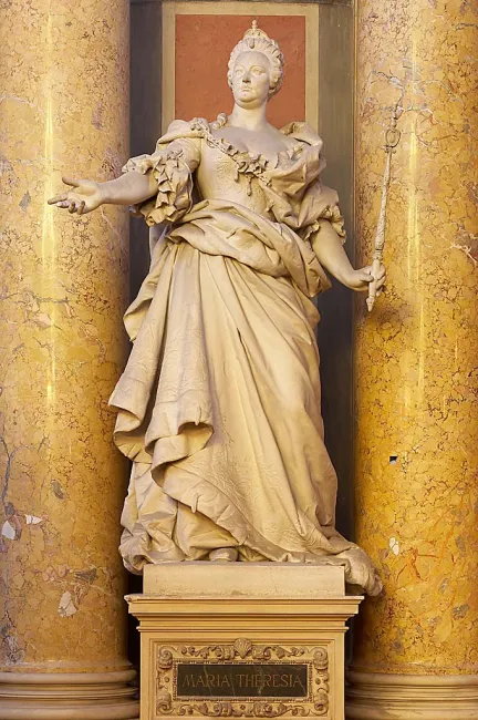 Statue von Kaiserin Maria Theresia im Großen Festsaal der Universität Wien