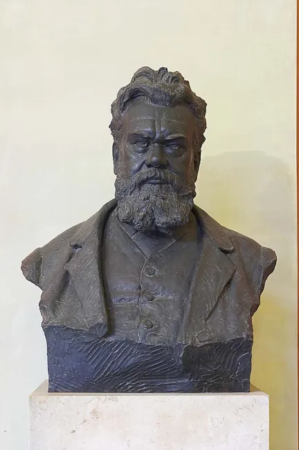 Denkmal für Ludwig Boltzmann (1844–1906) im Arkadenhof der Universität Wien, gestaltet von Leopold Brandeisky, enthüllt 1912
