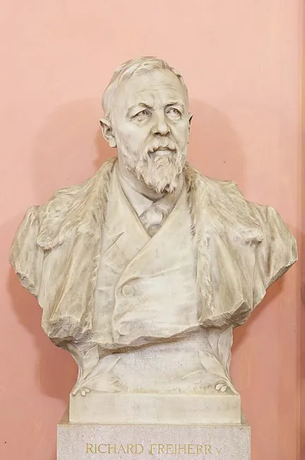 Denkmal (Porträtbüste) für Richard von Krafft-Ebing im Arkadenhof der Universität Wien, gestaltet von Richard Kauffungen, en…