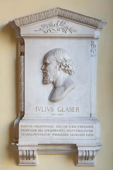 Denkmal für Julius Glaser (1831–1885) im Arkadenhof der Universität Wien, gestaltet von Kaspar von Zumbusch, enthüllt als er…