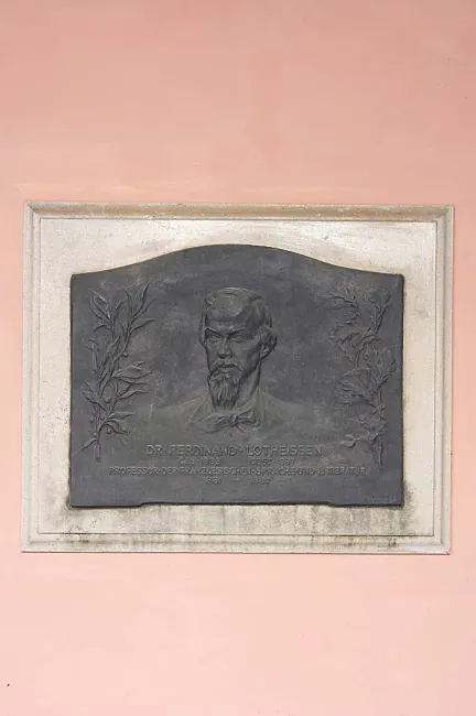 Denkmal für Ferdinand Lotheissen (1833-1887) im Arkadenhof der Universität Wien, gestaltet von Hans Bitterlich, enthüllt 1902