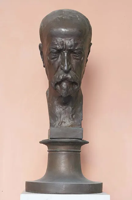 Denkmal für Thomas G. Masaryk (1850–1937) im Arkadenhof der Universität Wien, gestaltet von Vincenc Makovsky, enthüllt 1996