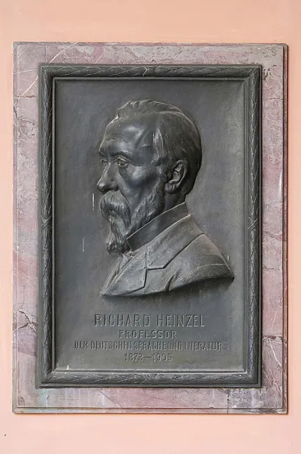 Denkmal für Richard Heinzel (1838–1905) im Arkadenhof der Universität Wien, gestaltet von Karl Kundmann, enthüllt 1914