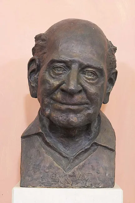 Denkmal für Karl Popper im Arkadenhof der Universität Wien, gestaltet von Christine Pillhofer, enthüllt 2002