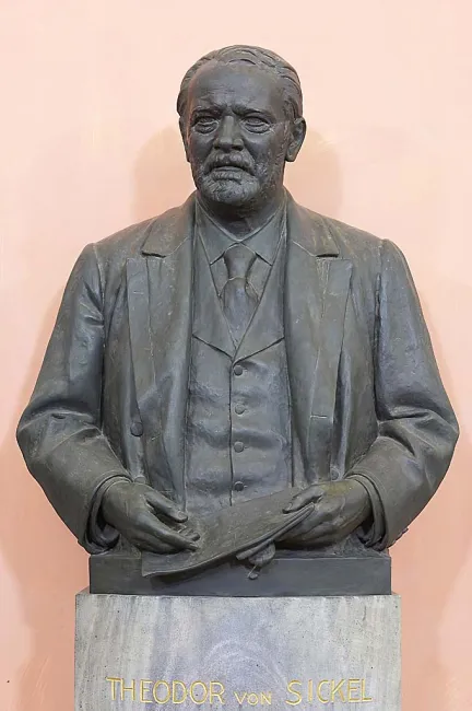Denkmal für Theodor von Sickel (1826–1908) im Arkadenhof der Universität Wien, gestaltet von Josef Kassin, enthüllt 1930