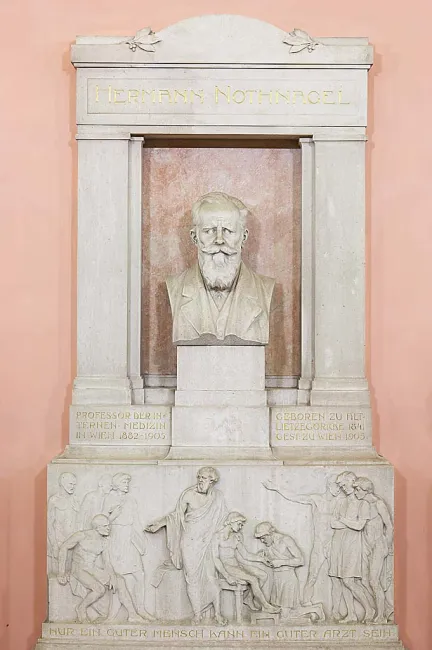 Denkmal für Hermann Nothnagel (1841–1905) im Arkadenhof der Universität Wien, gestaltet von Richard Kauffungen, enthüllt 1910