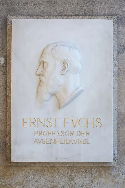 Denkmal für Ernst Fuchs (1851–1930) im Arkadenhof der Universität Wien, gestaltet von Josef Müllner, enthüllt 1951