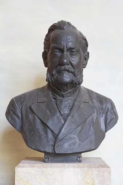 Denkmal für Joseph Unger (1828–1913) im Arkadenhof der Universität Wien, gestaltet von Kaspar von Zumbusch, enthüllt 1928