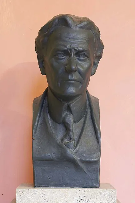Denkmal für Julius von Schlosser (1866–1938) im Arkadenhof der Universität Wien, gestaltet von Josef Thorak, enthüllt 1955