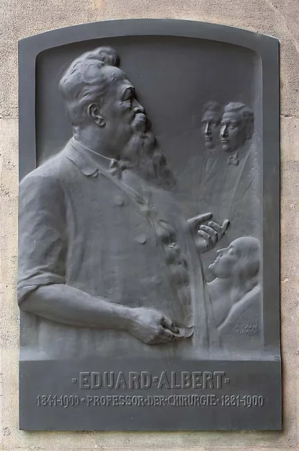 Denkmal für Eduard Albert (1841–1900) im Arkadenhof der Universität Wien, gestaltet von Arthur Kaan, enthüllt 1909