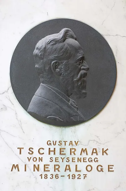 Denkmal für Gustav Tschermak im Arkadenhof der Universität Wien, gestaltet von Rudolf Marschall, enthüllt 1936