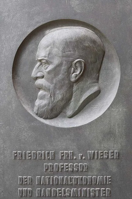 Denkmal für Friedrich von Wieser (1851–1926) im Arkadenhof der Universität Wien, gestaltet von Rudolf Schmidt, enthüllt 1957