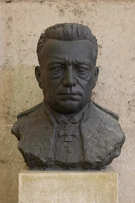 Denkmal (Porträtbüste) für Heinrich Swoboda (1861–1923) im Arkadenhof der Universität Wien, gestaltet von Franz Strahammer,…