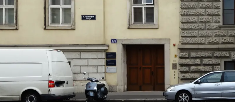 Eingang zum Institut für Pharmakologie, Währinger Straße 13a