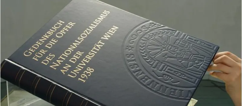 Gedenkbuch für die Opfer des Nationalsozialismus an der Universität Wien 1938, Außenansicht